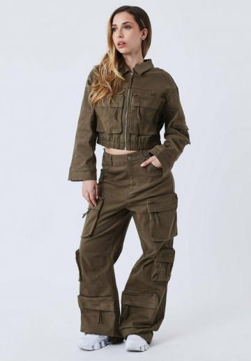 Брюки с накладными карманами