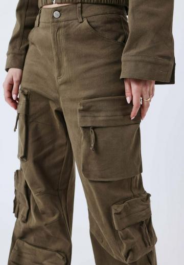 Брюки с накладными карманами