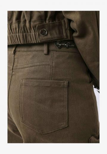 Брюки с накладными карманами