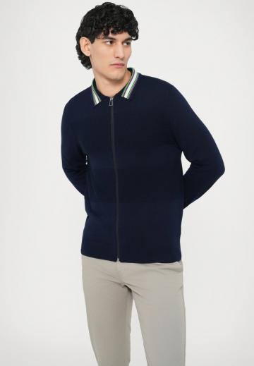 Вязаная кофта