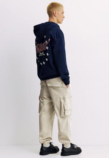 Брюки с накладными карманами