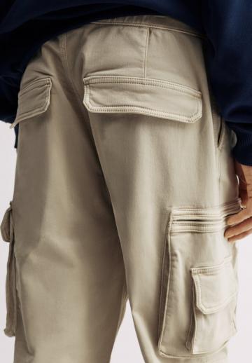 Брюки с накладными карманами