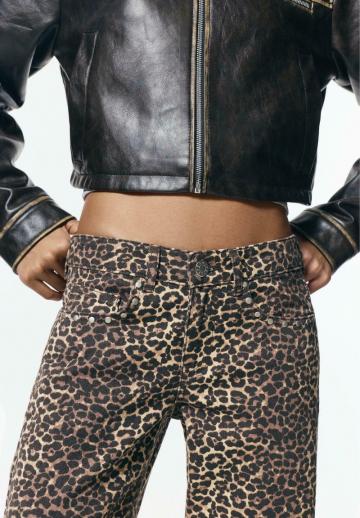 Прямые джинсы