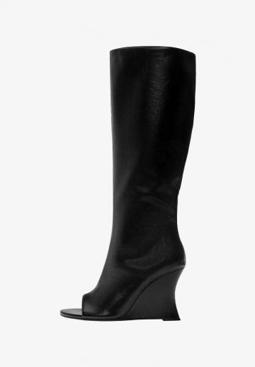 Высокие сапоги