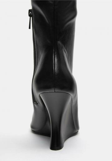 Высокие сапоги