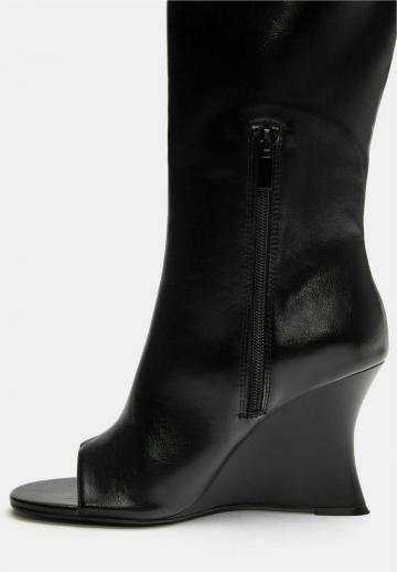 Высокие сапоги