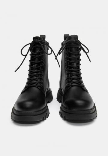 Ботинки на шнуровке
