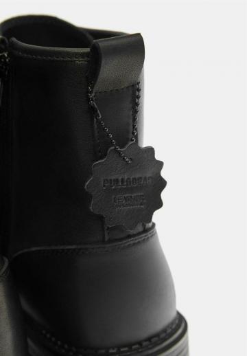 Ботинки на шнуровке