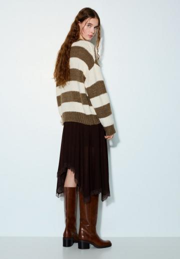 Пуловер в полоску