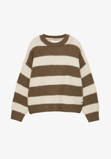 Пуловер в полоску