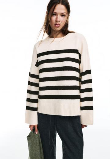 Пуловер в полоску