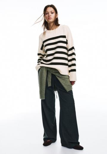 Пуловер в полоску