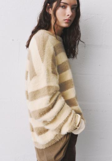 Пуловер в полоску