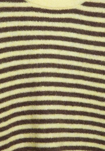 Пуловер в полоску