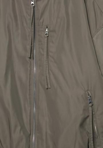 Куртка с накладнымит карманами