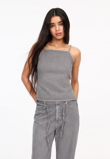 Топ на бретельках