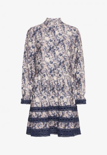 Короткое платье