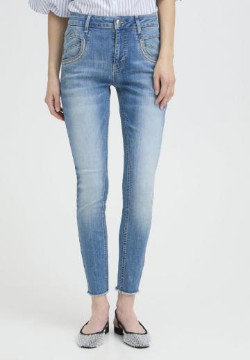 Короткие джинсы