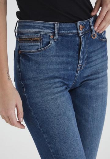 Узкие джинсы