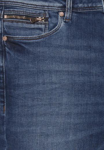 Узкие джинсы