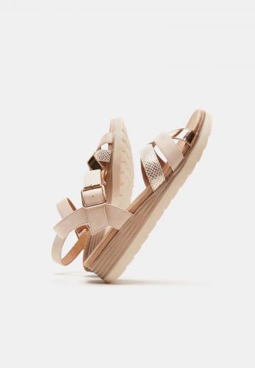 Босоножки на танкетке