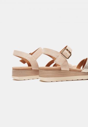 Босоножки на танкетке