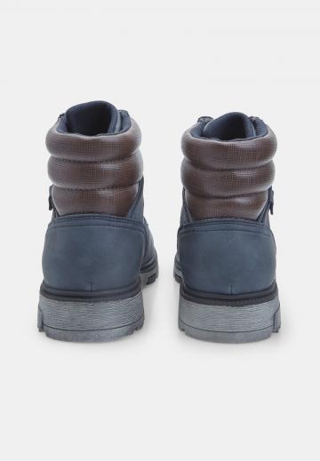 Походные ботинки