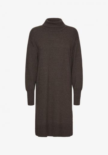 Вязаное платье