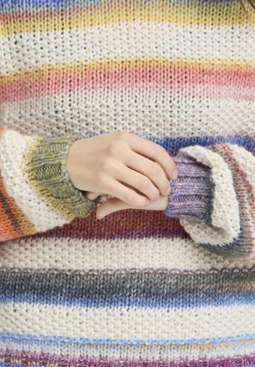 Пуловер в полоску