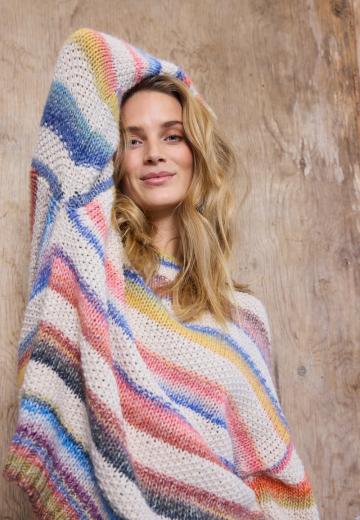 Пуловер в полоску