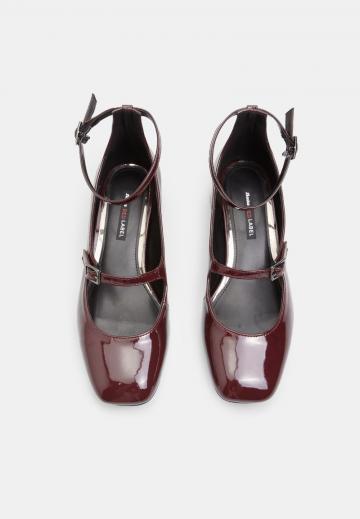 Туфли с ремешком