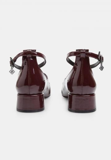 Туфли с ремешком