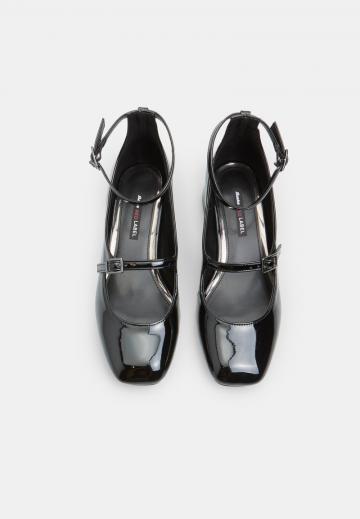 Туфли с ремешком