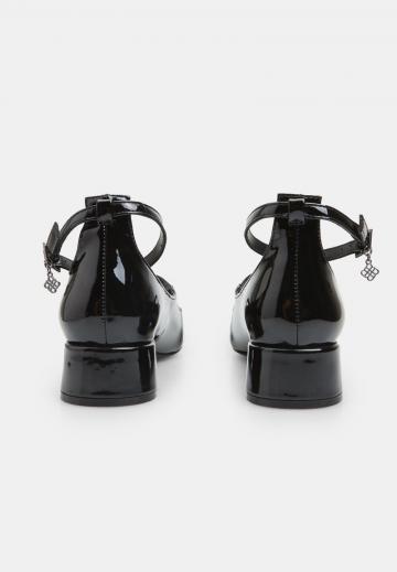 Туфли с ремешком