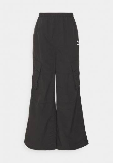 Брюки с накладными карманами