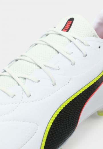 Футбольные бутсы