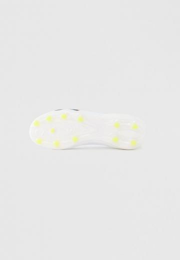 Футбольные бутсы