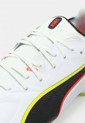 Футбольные бутсы