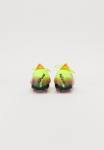 Футбольные бутсы