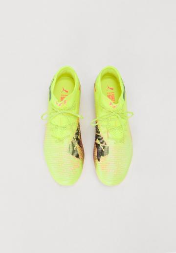 Футбольные бутсы