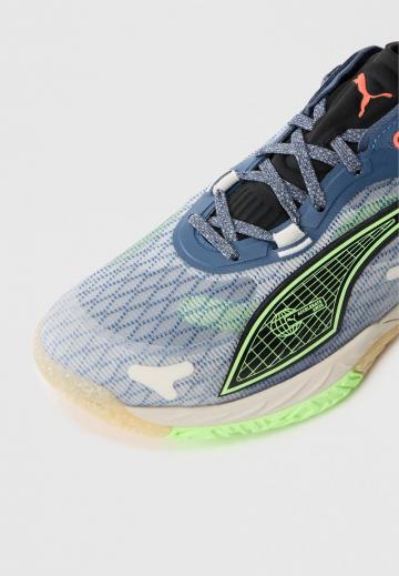 Кроссовки для зала