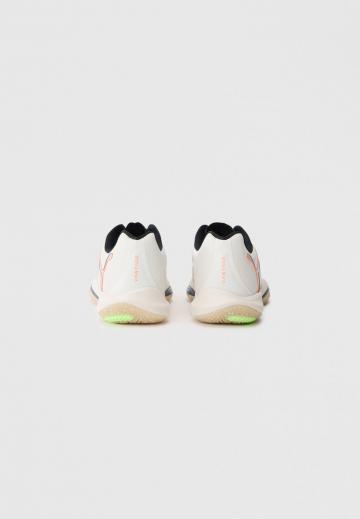 Кроссовки для зала