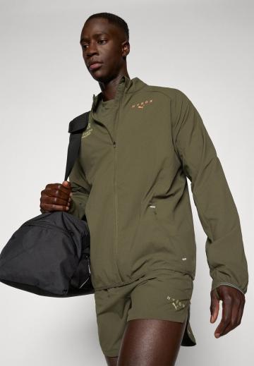 Спортивная куртка