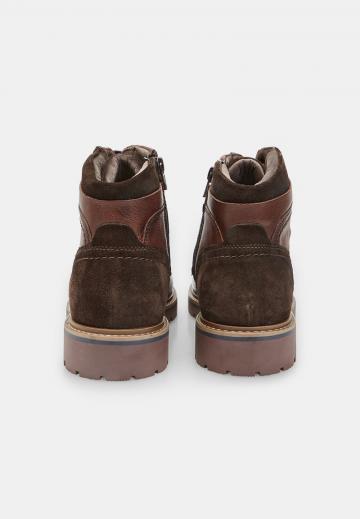 Ботинки на шнуровке