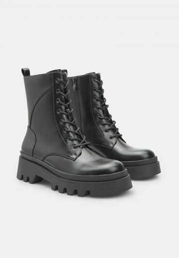 Ботинки на шнуровке