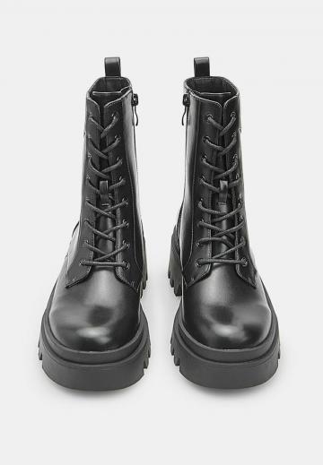 Ботинки на шнуровке