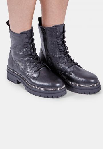 Ботинки на шнуровке