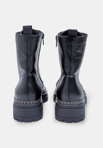 Ботинки на шнуровке