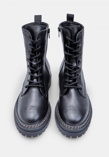 Ботинки на шнуровке