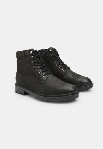 Ботинки на шнуровке